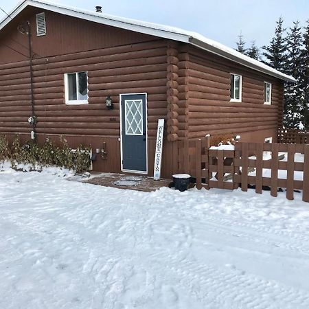 Our Cabin Bed & Breakfast Yellowknife Exterior foto