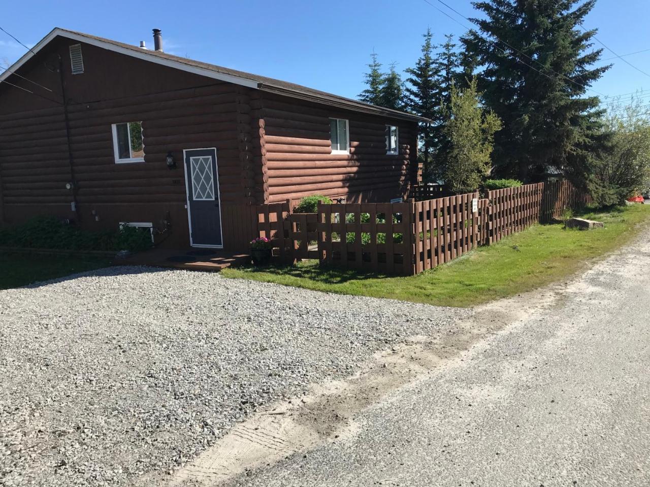 Our Cabin Bed & Breakfast Yellowknife Exterior foto
