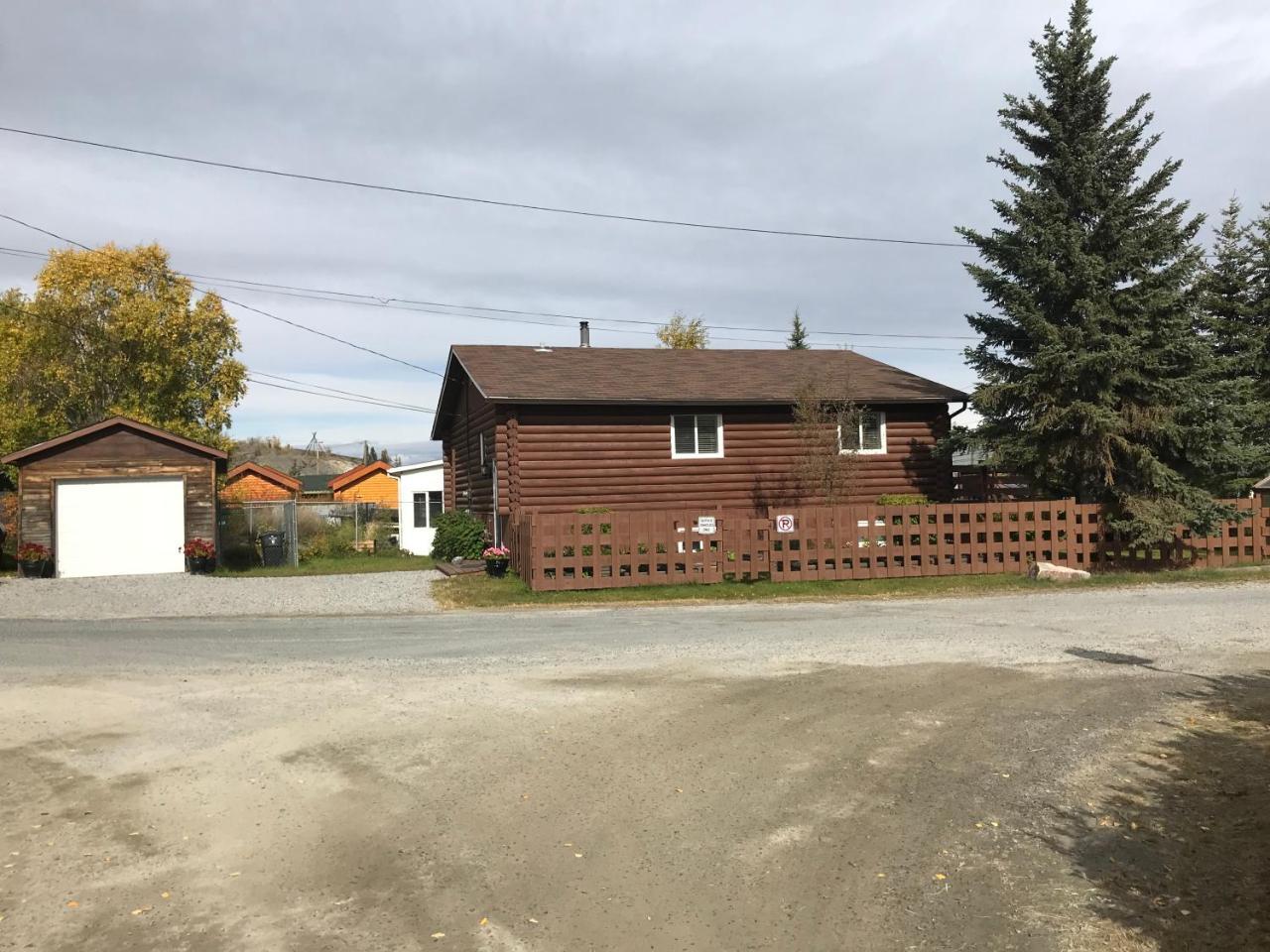 Our Cabin Bed & Breakfast Yellowknife Exterior foto