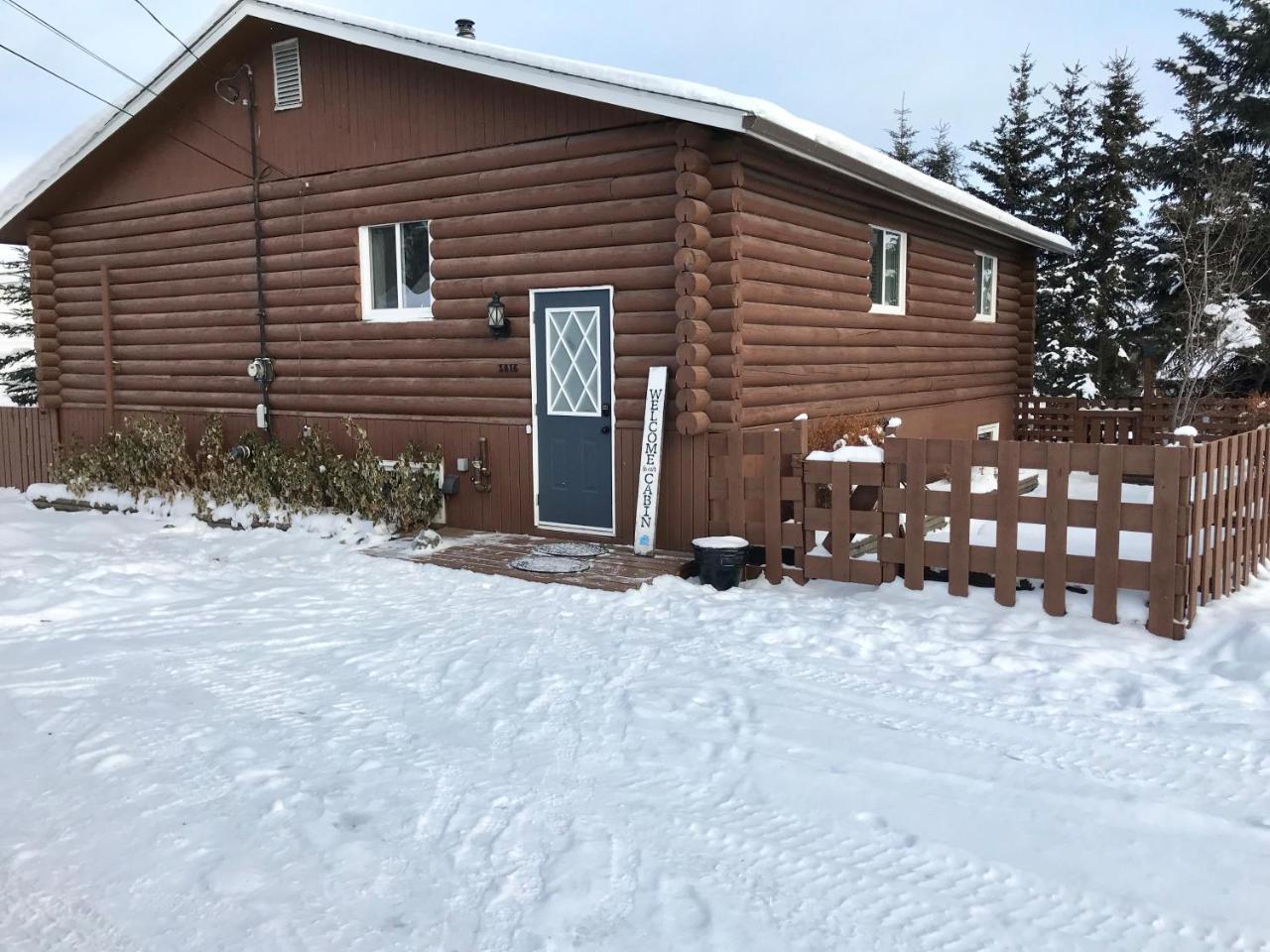 Our Cabin Bed & Breakfast Yellowknife Exterior foto